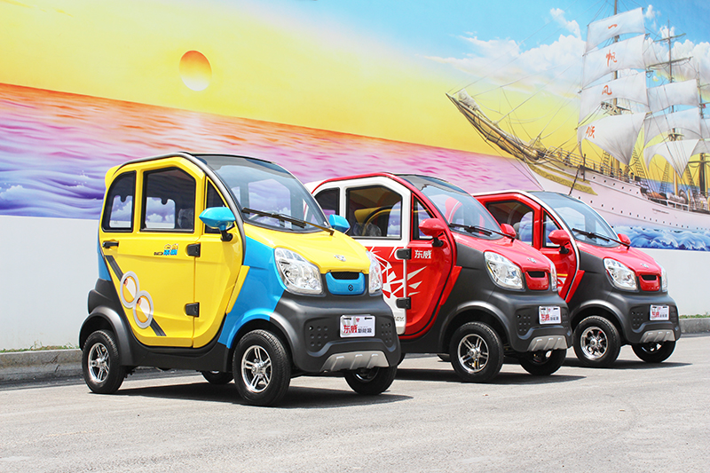 電動(dòng)車四輪電瓶車女士代步老年人全封閉東威A8方向盤三座暖氣低速