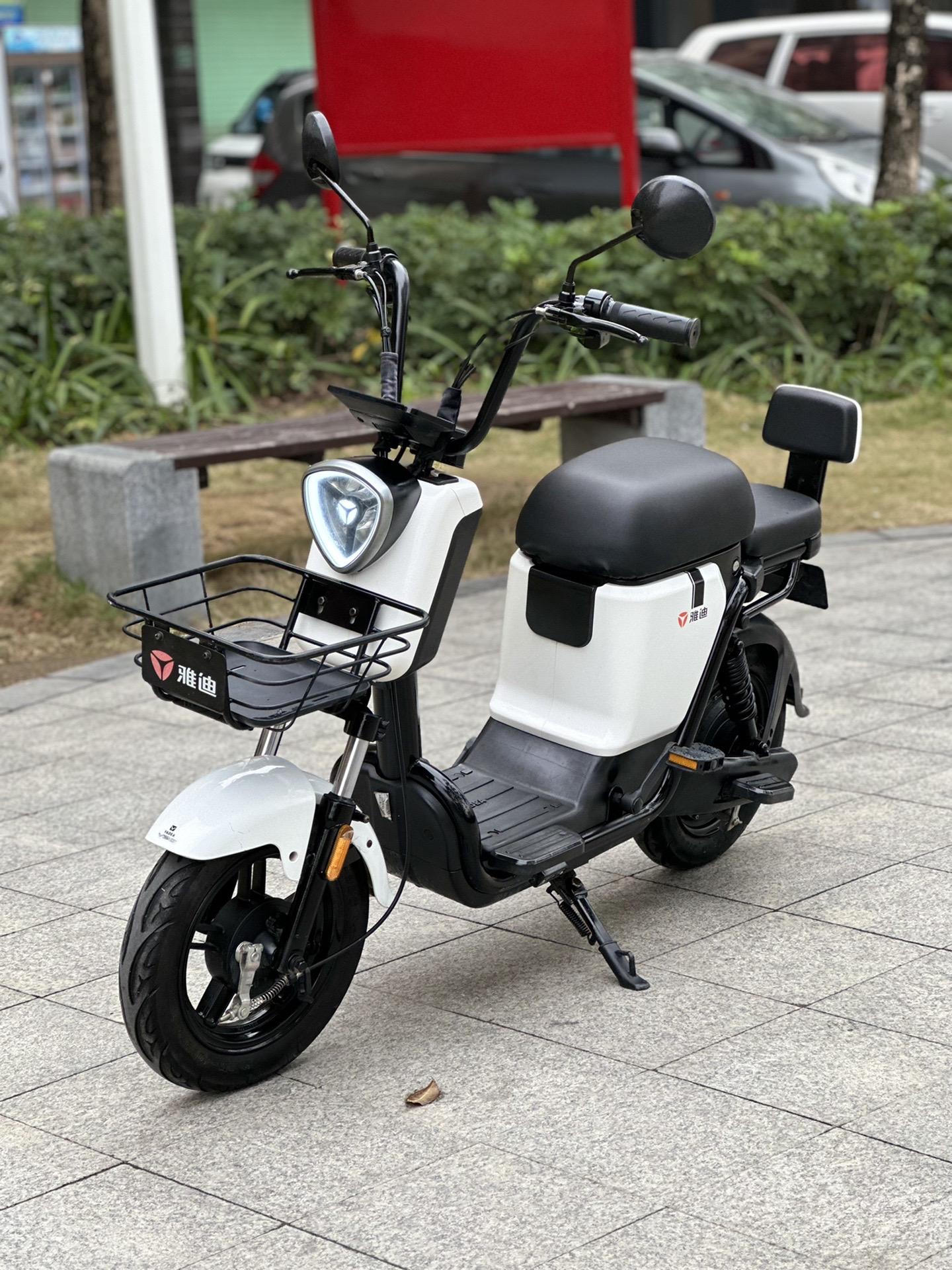 雅迪V20新國(guó)標(biāo)電動(dòng)車 續(xù)航42公里，城市通勤的理想選擇